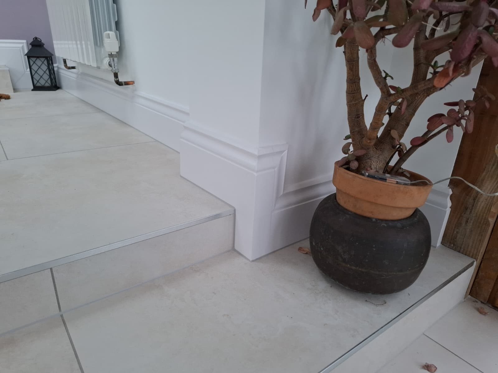 Moulding and skirting corner detail