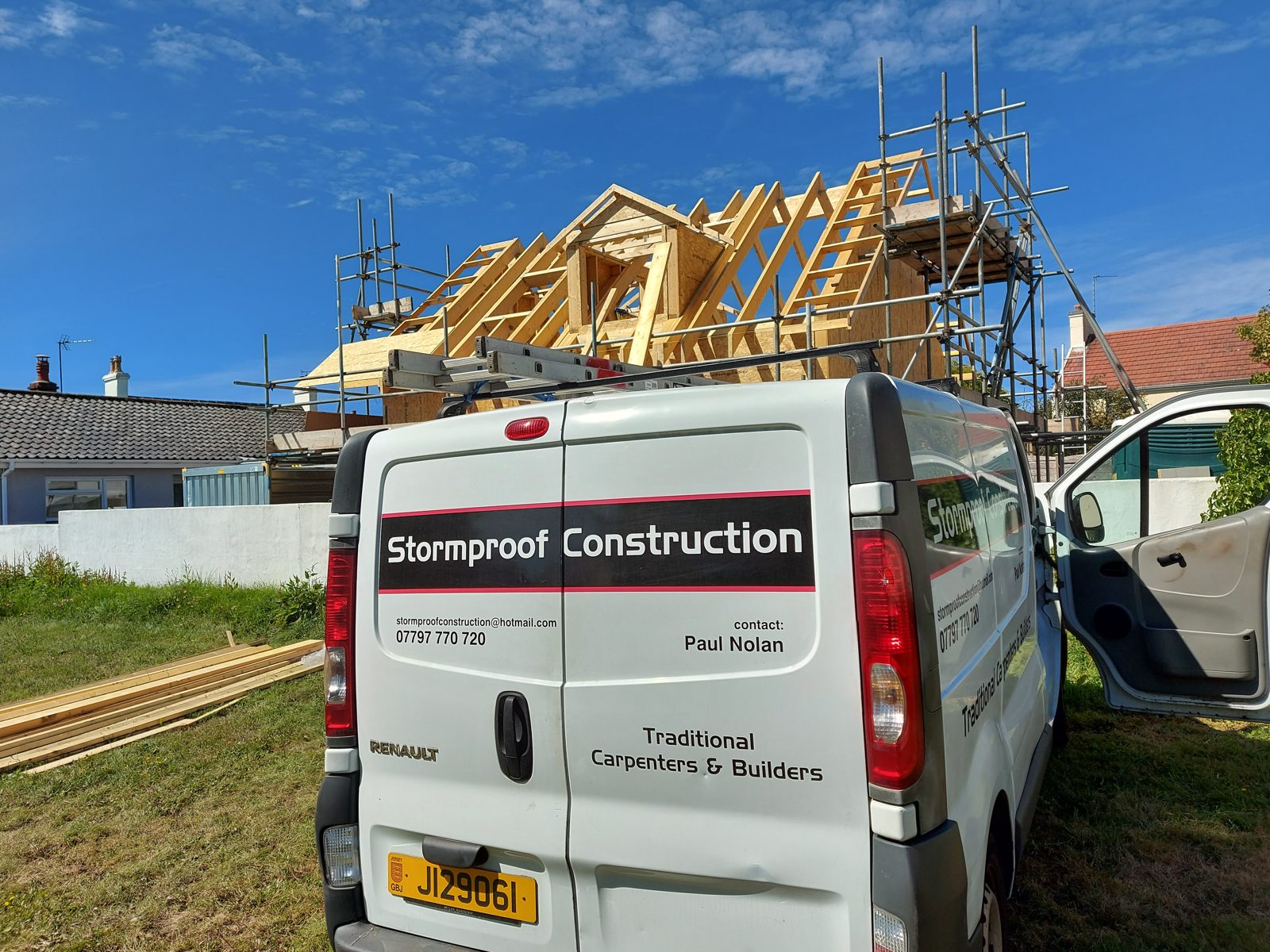 Packing up, roof structure behind: Timber frame new build project photo 16